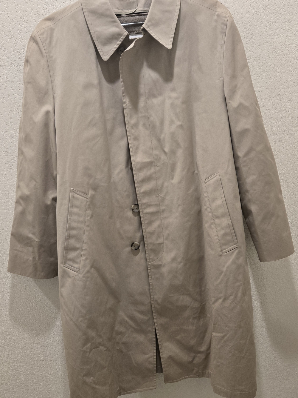 LONDON FOG VIBTAGE Men's Classic Beige Trench Coat - Overcoat with Lining.